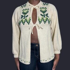 Pixelated creamgreen puff sleeve grandma